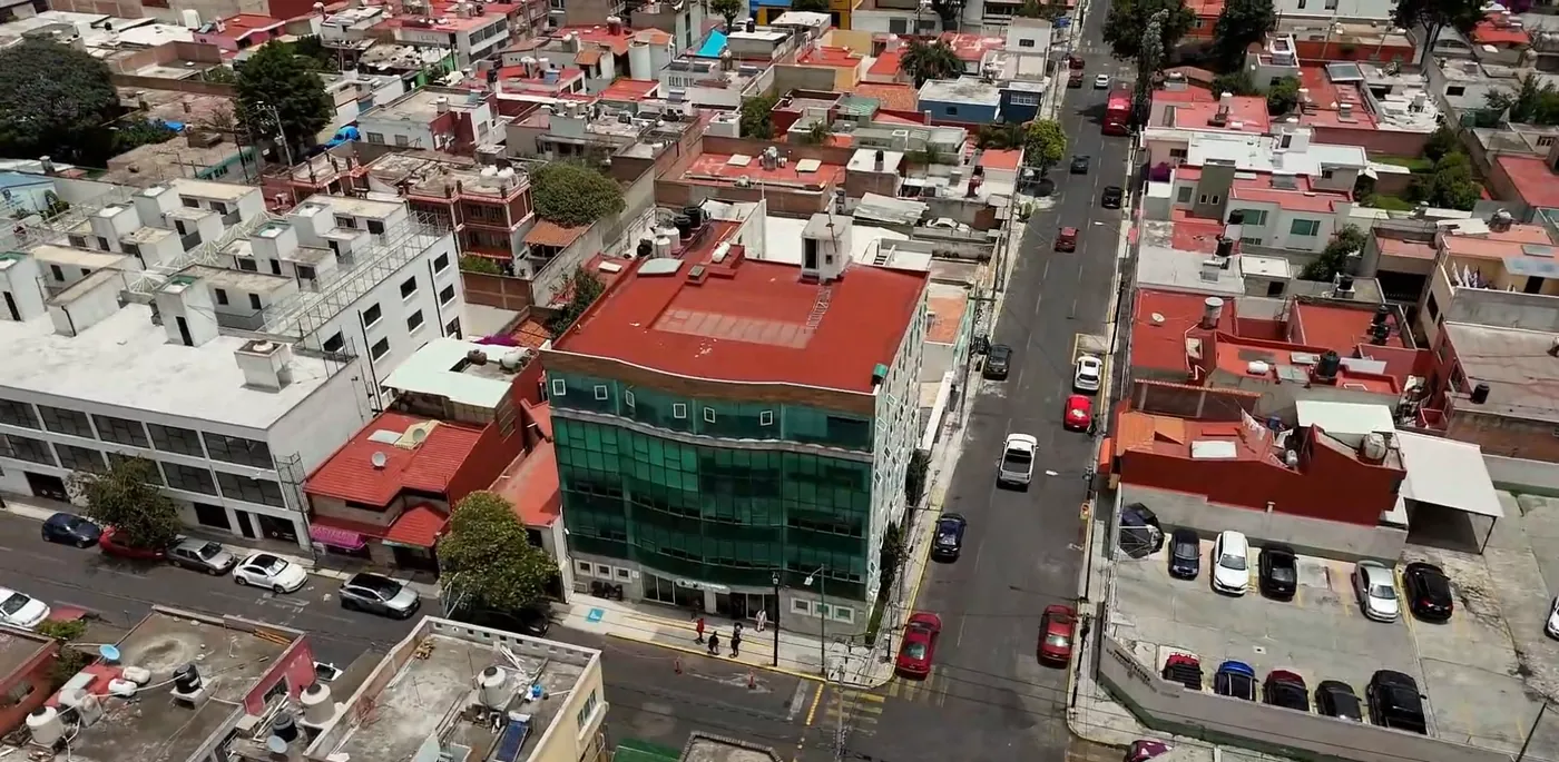 Vista aérea del edificio de Sanatorio México en Toluca