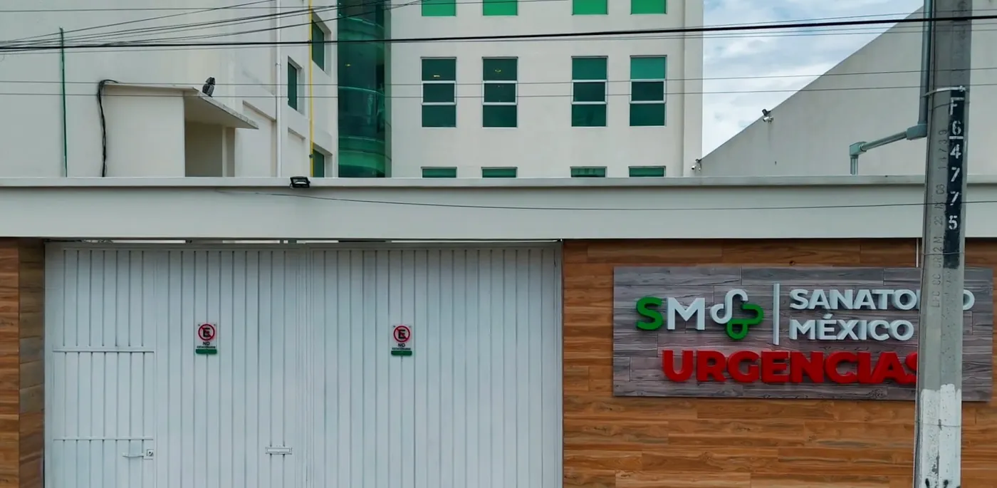 Fachada del acceso de urgencias de Sanatorio México